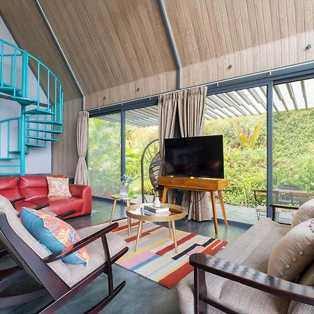 Stayvista'S Celeste Villa - Hill-View Retreat With Infinity Pool 나식 외부 사진