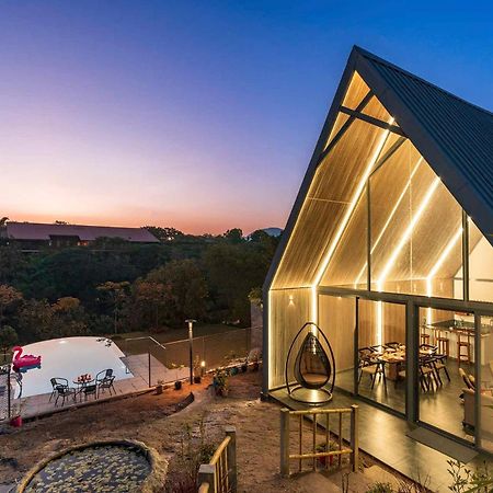 Stayvista'S Celeste Villa - Hill-View Retreat With Infinity Pool 나식 외부 사진