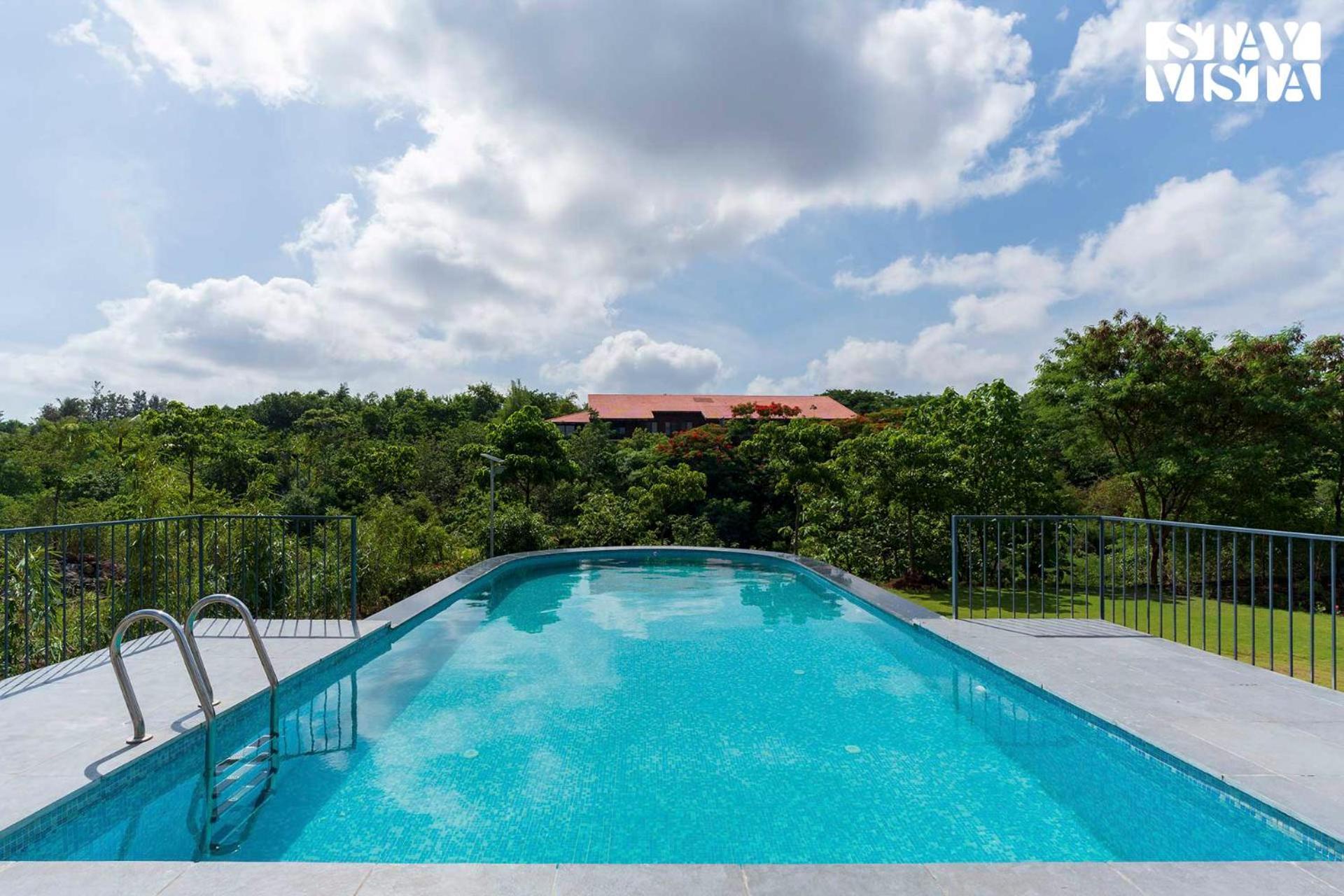 Stayvista'S Celeste Villa - Hill-View Retreat With Infinity Pool 나식 외부 사진