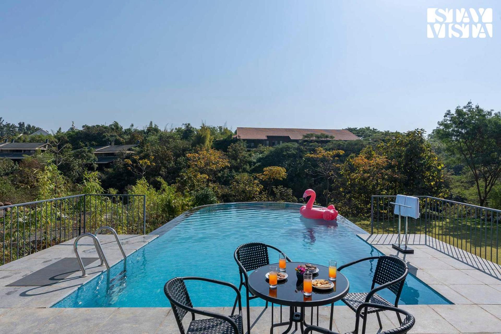 Stayvista'S Celeste Villa - Hill-View Retreat With Infinity Pool 나식 외부 사진