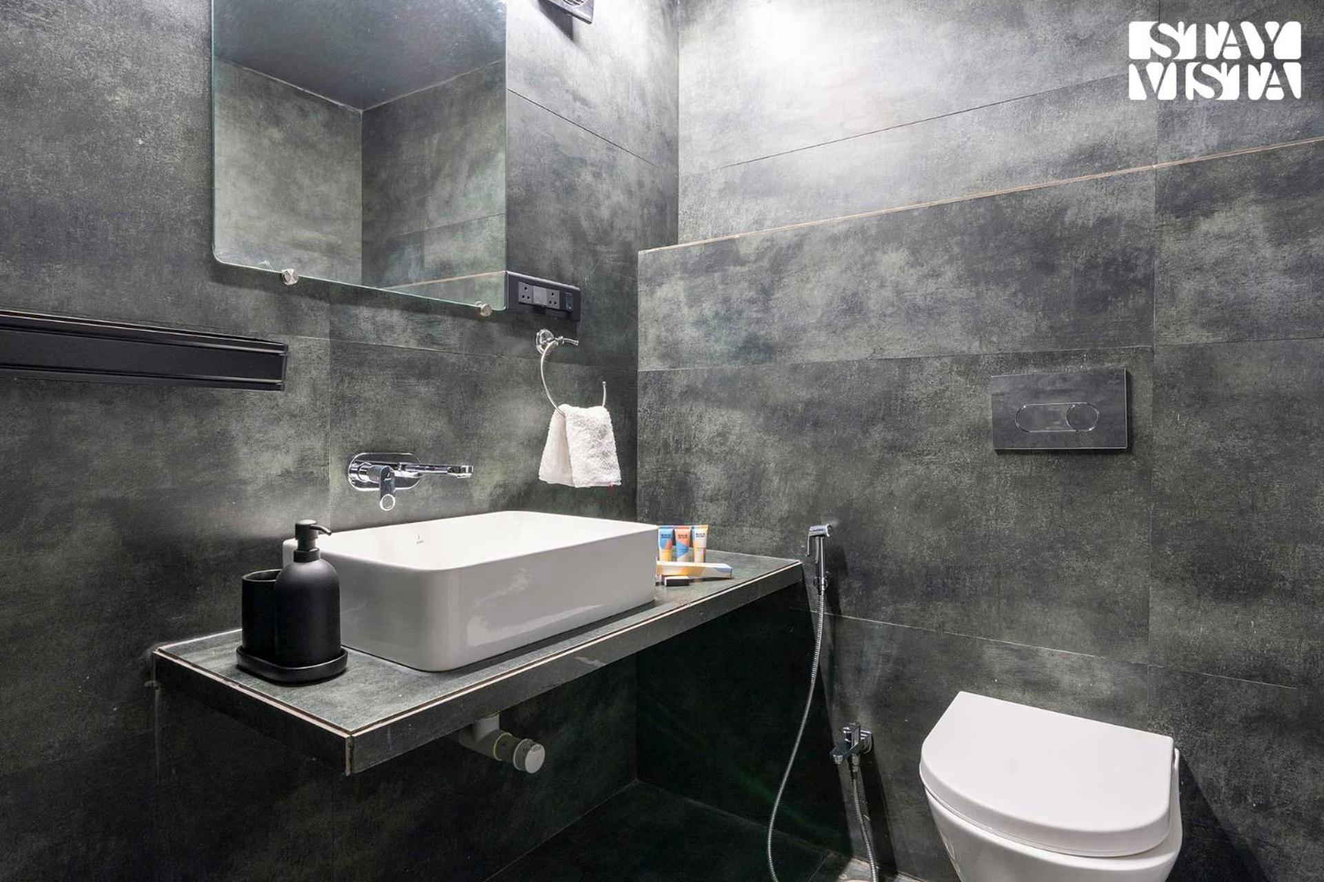 Stayvista'S Celeste Villa - Hill-View Retreat With Infinity Pool 나식 외부 사진